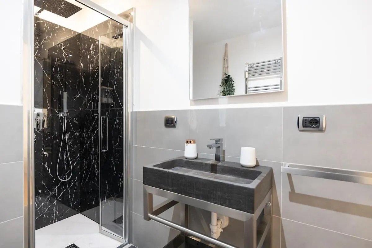 Design Apartment I Steps From Fair & Metro 米兰