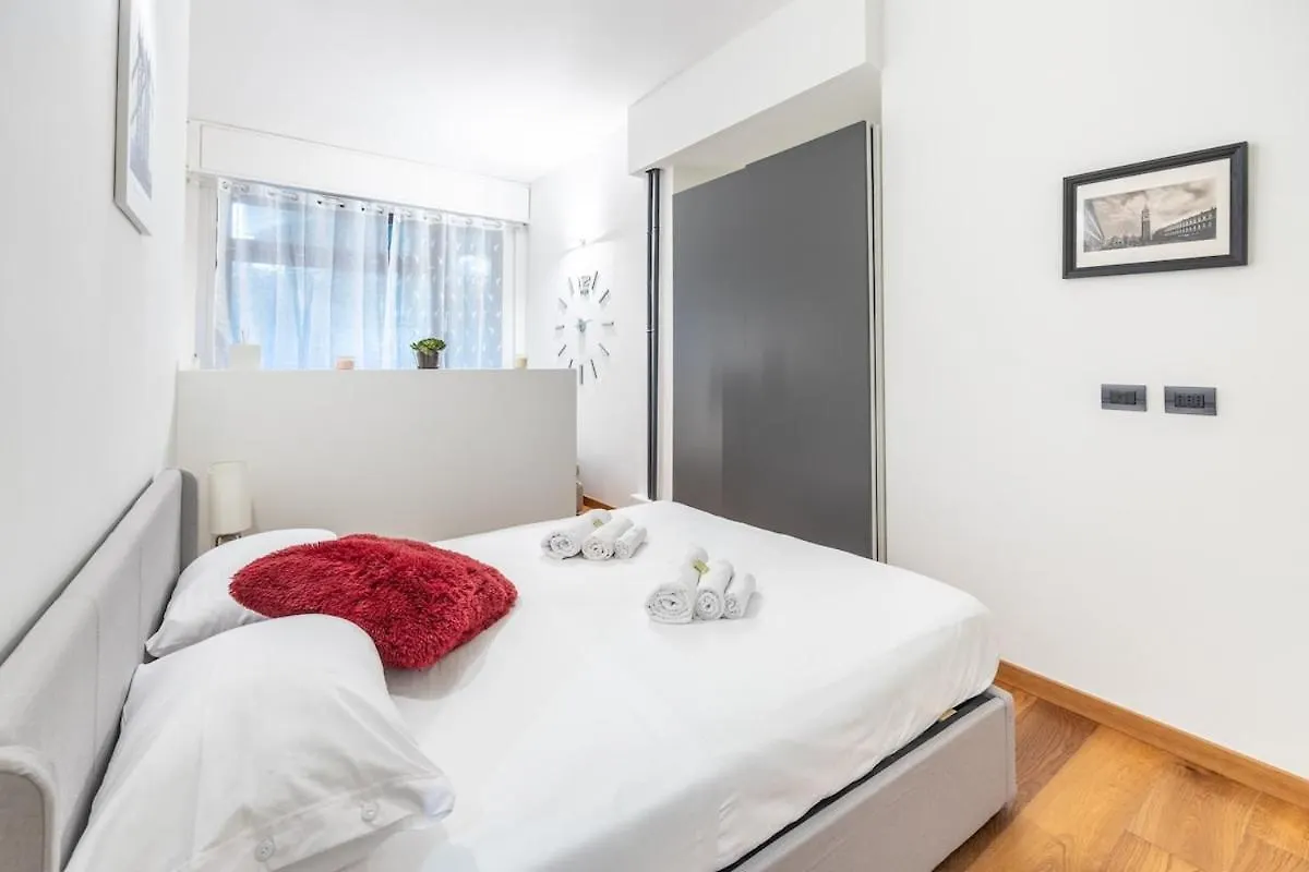Design Apartment I Steps From Fair & Metro 米兰