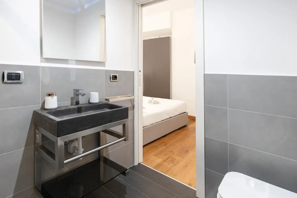Design Apartment I Steps From Fair & Metro ミラノ イタリア
