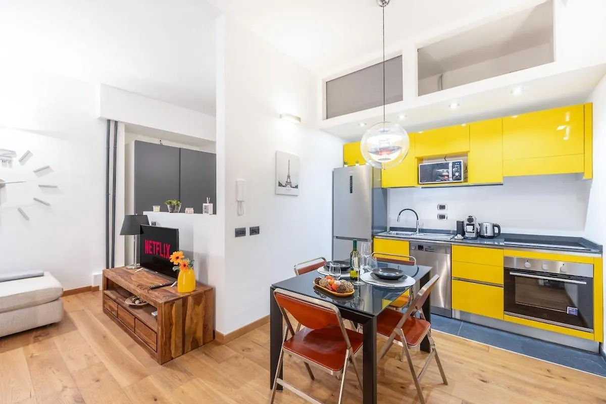Design Apartment I Steps From Fair & Metro ミラノ 0*,